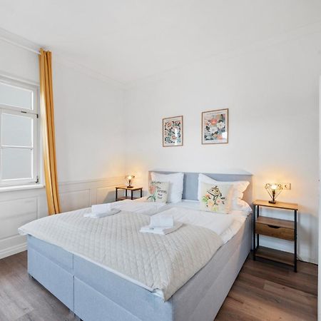 Backhome - Business&Family - Fantastische Schlosslage, Smarttv, Waschtrockner, Netflix, 50Qm, 24H Checkin - Apartment 3 Ludwigsburg Bagian luar foto
