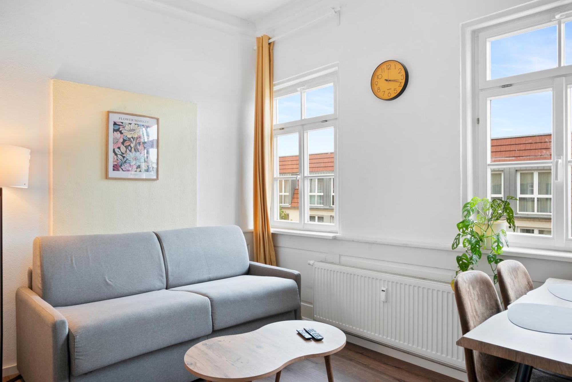Backhome - Business&Family - Fantastische Schlosslage, Smarttv, Waschtrockner, Netflix, 50Qm, 24H Checkin - Apartment 3 Ludwigsburg Bagian luar foto
