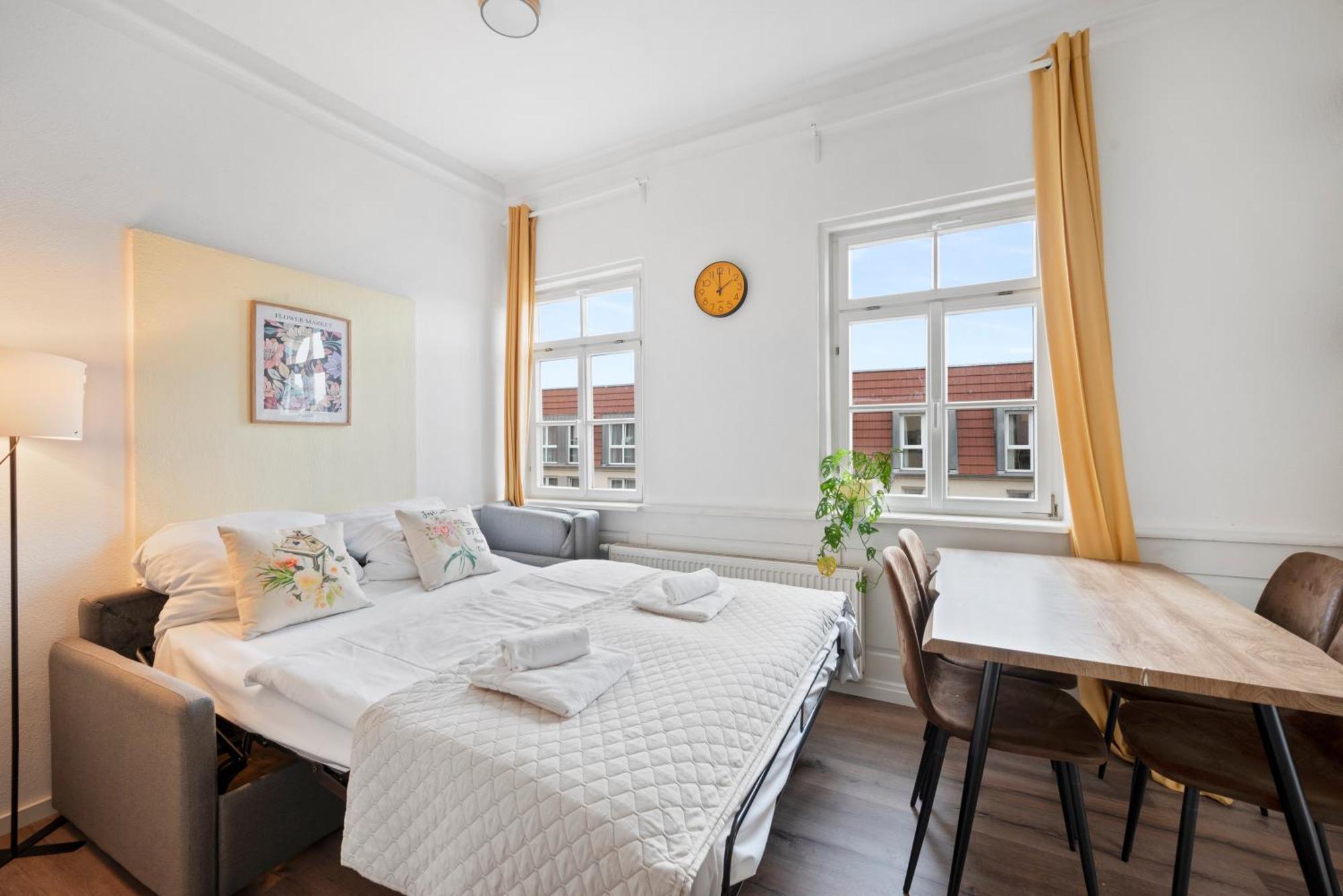 Backhome - Business&Family - Fantastische Schlosslage, Smarttv, Waschtrockner, Netflix, 50Qm, 24H Checkin - Apartment 3 Ludwigsburg Bagian luar foto